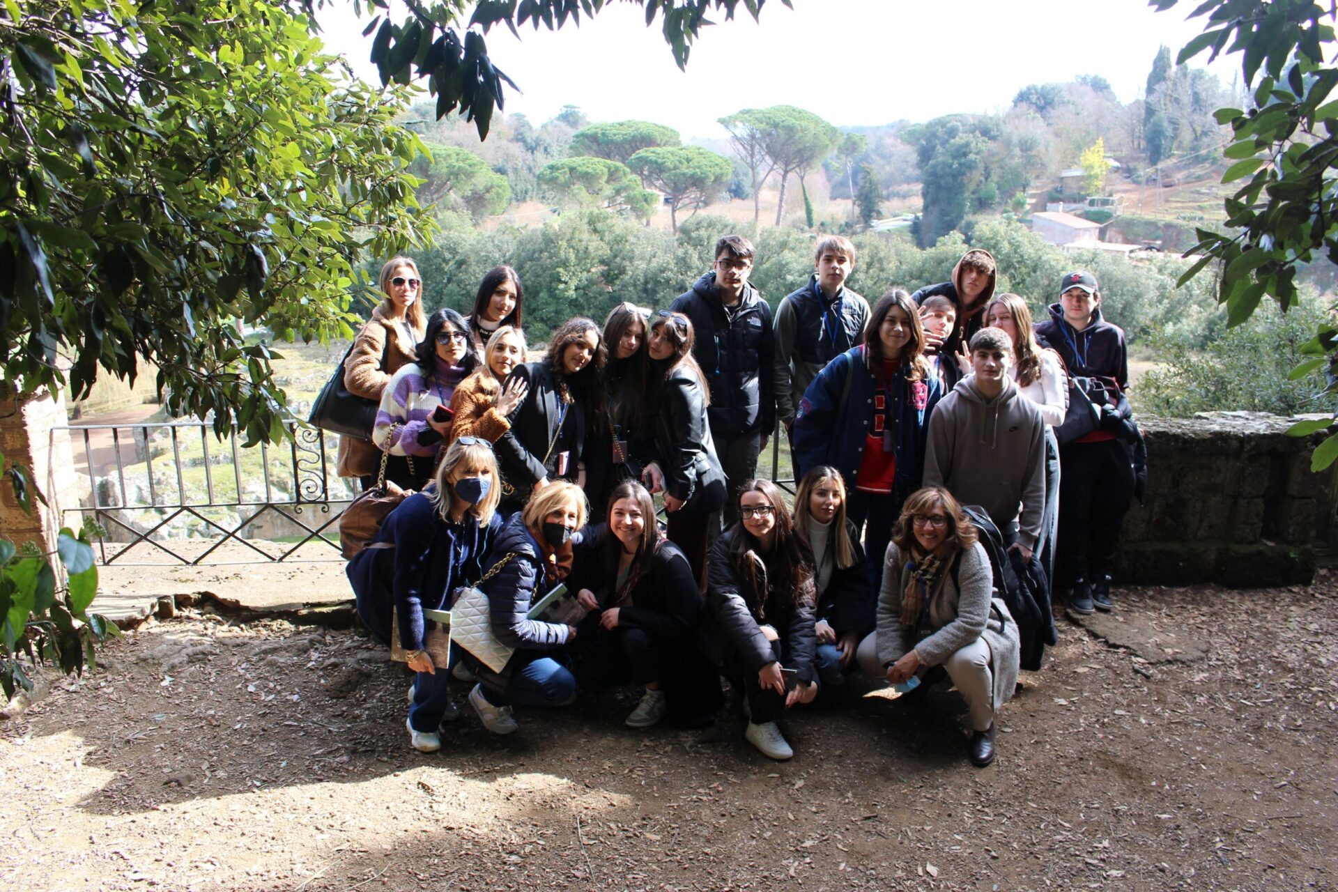 Studenti e docenti 4 Liceo Linguistico 2021-2022 gita sutri